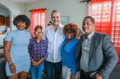 Presidente de la Republica visita familia acompañado de Rolfi Rojas