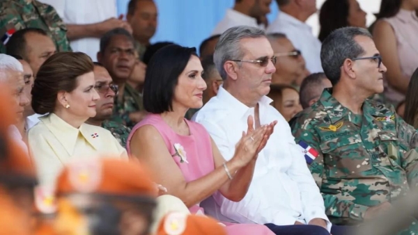 Presidente Abinader encabeza desfile militar