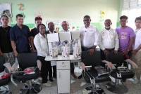 Presidente de la CPADB entrega de kits de peluquería en capotillo