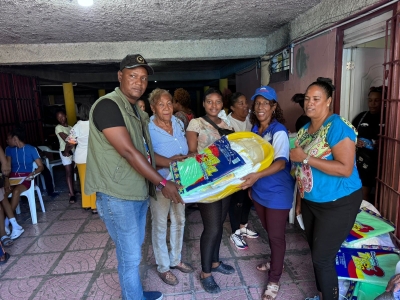 CPADB entrega canastillas en Villa Francisca