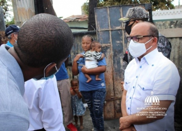 Presidente de la CPADB va en auxilio de otra familia que perdió su casa un incendio en La Ciénega