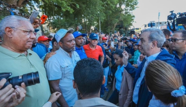 Presidente Abinader va en auxilio de afectados del Gran Santo Domingo