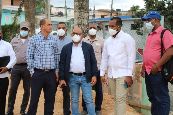Presidente de la CPADB supervisa obras en construcción en Santo Domingo Norte