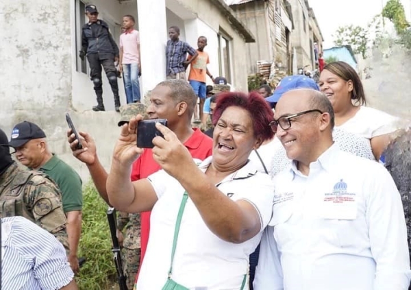 Presidente de la CPADB visita afectado por inundaciones en el Gran Santo Domingo