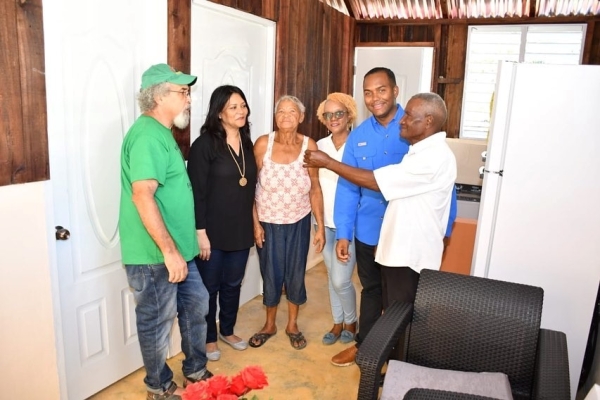 CPADB y Fundación Padre Rogelio entregan vivienda en Bani