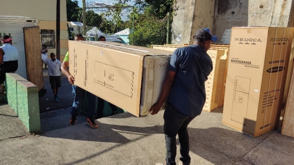 CPADB entrega electrodomésticos en sector H5 de Arroyo Hondo